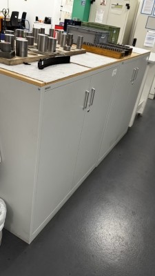 4 Metallwerkzeugschränke Delta V, niedrig